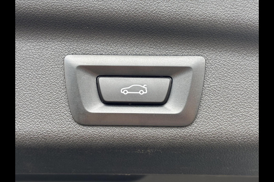 BMW 2 Serie Active Tourer 220i Automaat / Live Cockpit Professional / Navigatiesysteem / Cruise Control / Leder / Achteruitrijcamera / DAB / Parkeersensoren voor + achter / LED / Climate Control
