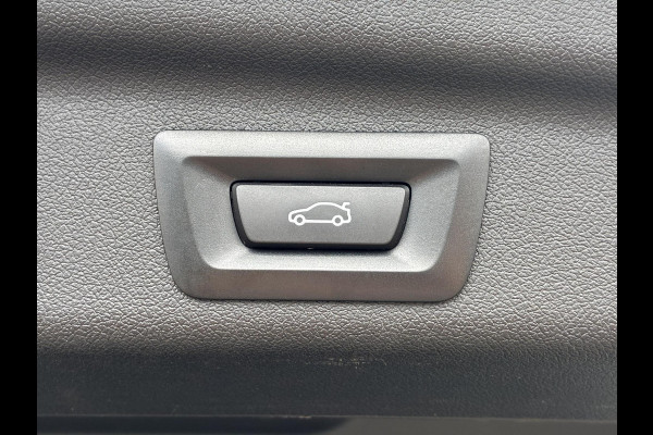 BMW 2 Serie Active Tourer 220i Automaat / Live Cockpit Professional / Navigatiesysteem / Cruise Control / Leder / Achteruitrijcamera / DAB / Parkeersensoren voor + achter / LED / Climate Control