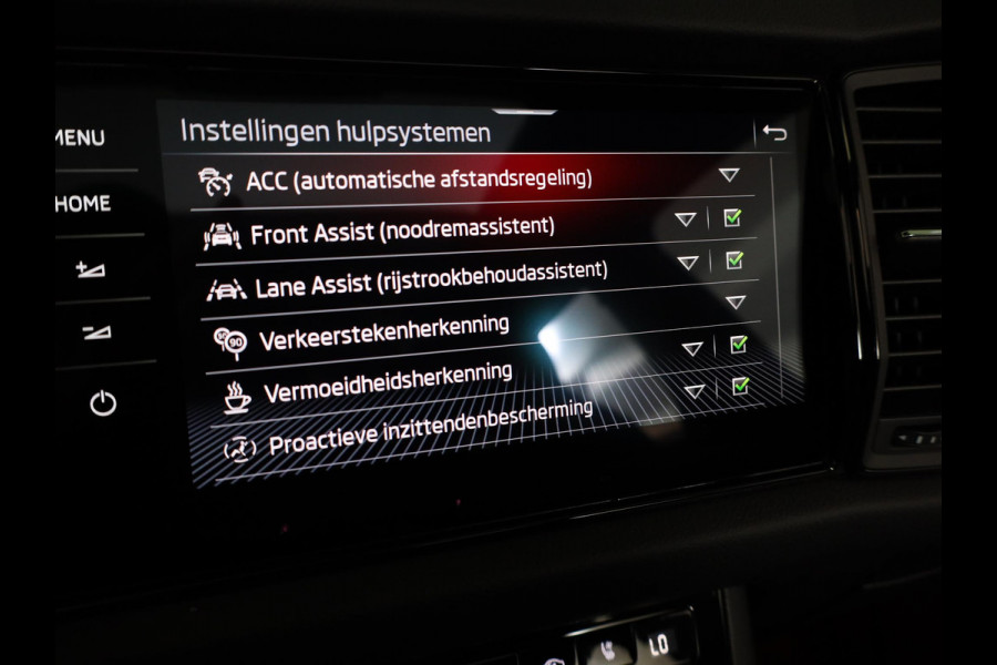 Škoda Kodiaq 1.5 TSI Sportline Business 150pk DSG | Panoramadak | Lederen bekleding | Navigatiesysteem | Voorstoelen verwarmd | Lichtmetalen velgen 20" | Travel-pakket | Apple Carplay/Android Auto