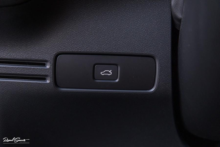 Volvo XC40 Single Motor Extended Range Ultimate 82 kWh | Panorama dak | Adaptieve cruise | Memory | Blis | Harman Kardon |