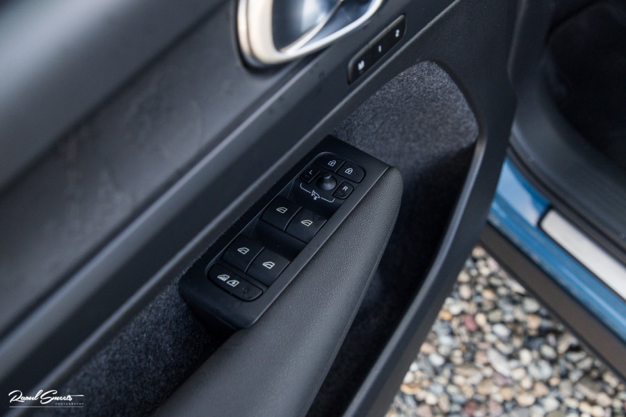 Volvo XC40 Single Motor Extended Range Ultimate 82 kWh | Panorama dak | Adaptieve cruise | Memory | Blis | Harman Kardon |