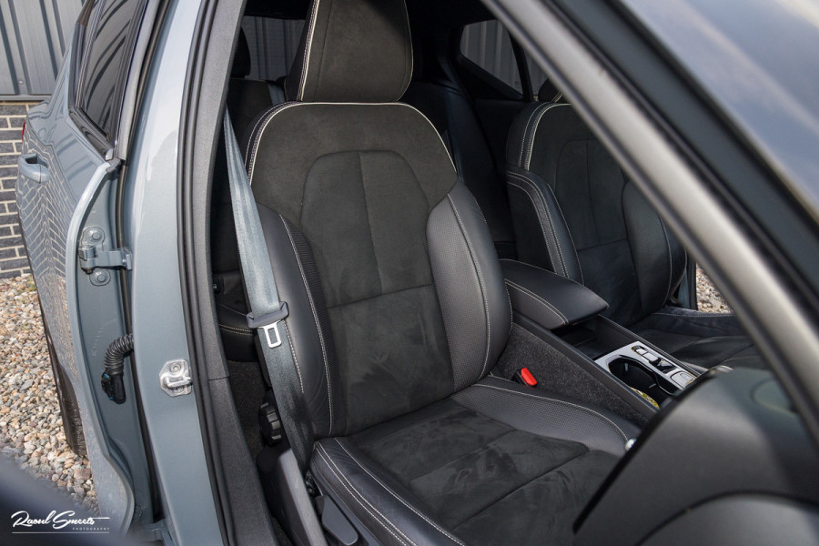 Volvo XC40 1.5 T5 Recharge R-Design | Panorama dak | Zwenkbare trekhaak | Adaptieve cruise | Blis | Harman Kardon |