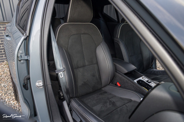 Volvo XC40 1.5 T5 Recharge R-Design | Panorama dak | Zwenkbare trekhaak | Adaptieve cruise | Blis | Harman Kardon |