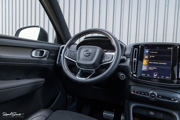Volvo XC40 1.5 T5 Recharge R-Design | Panorama dak | Zwenkbare trekhaak | Adaptieve cruise | Blis | Harman Kardon |