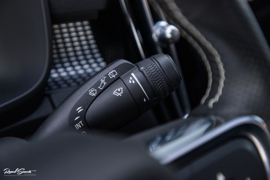 Volvo XC40 1.5 T5 Recharge R-Design | Panorama dak | Zwenkbare trekhaak | Adaptieve cruise | Blis | Harman Kardon |