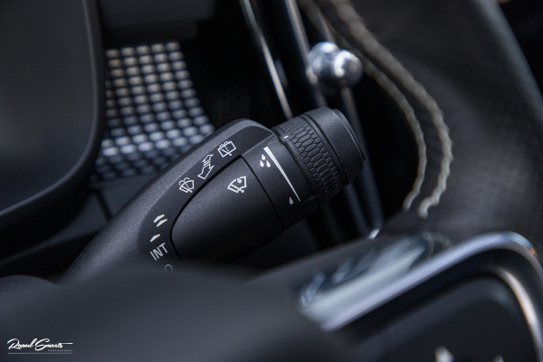 Volvo XC40 1.5 T5 Recharge R-Design | Panorama dak | Zwenkbare trekhaak | Adaptieve cruise | Blis | Harman Kardon |