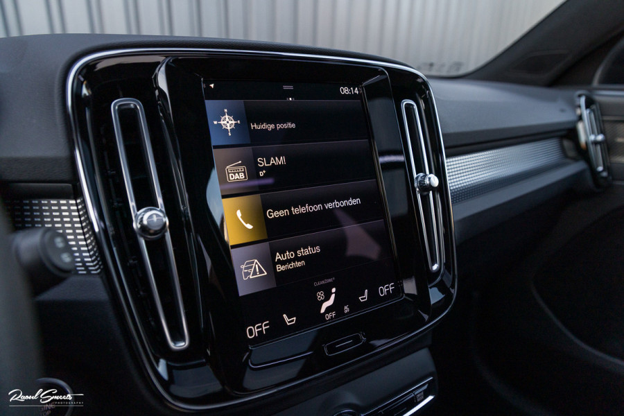 Volvo XC40 1.5 T5 Recharge R-Design | Panorama dak | Zwenkbare trekhaak | Adaptieve cruise | Blis | Harman Kardon |