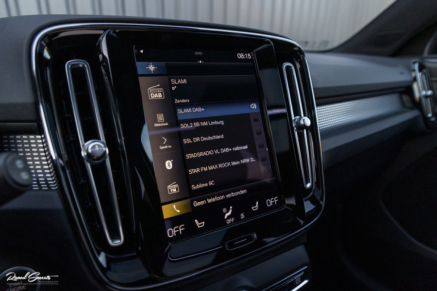 Volvo XC40 1.5 T5 Recharge R-Design | Panorama dak | Zwenkbare trekhaak | Adaptieve cruise | Blis | Harman Kardon |