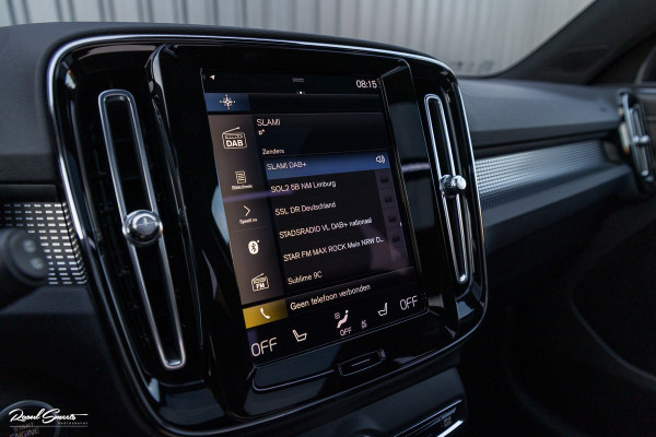 Volvo XC40 1.5 T5 Recharge R-Design | Panorama dak | Zwenkbare trekhaak | Adaptieve cruise | Blis | Harman Kardon |