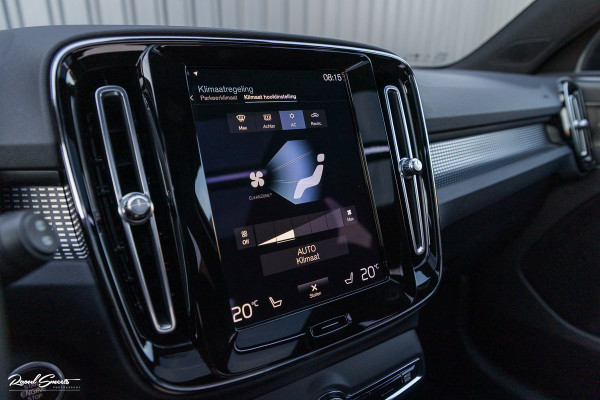 Volvo XC40 1.5 T5 Recharge R-Design | Panorama dak | Zwenkbare trekhaak | Adaptieve cruise | Blis | Harman Kardon |