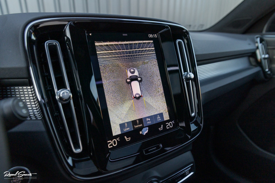 Volvo XC40 1.5 T5 Recharge R-Design | Panorama dak | Zwenkbare trekhaak | Adaptieve cruise | Blis | Harman Kardon |