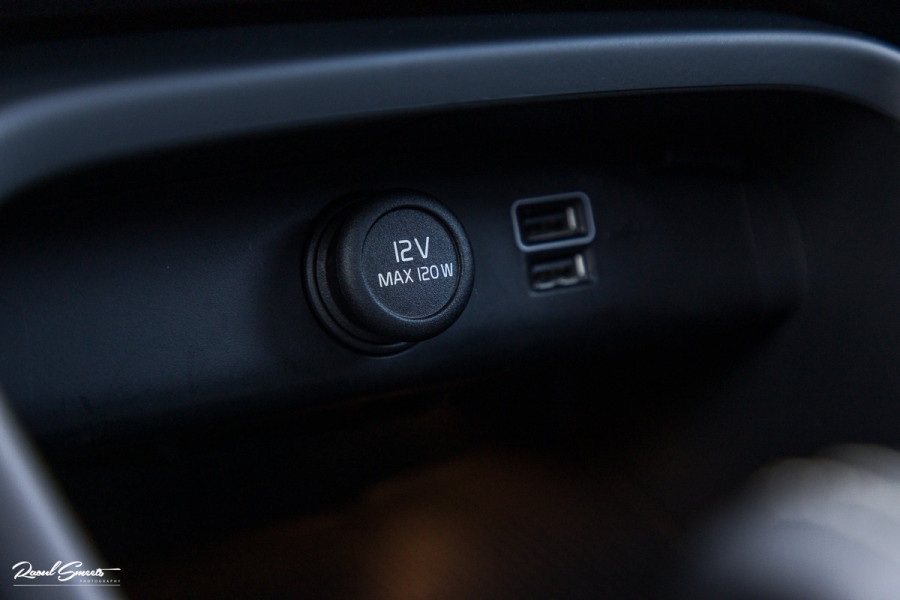 Volvo XC40 1.5 T5 Recharge R-Design | Panorama dak | Zwenkbare trekhaak | Adaptieve cruise | Blis | Harman Kardon |