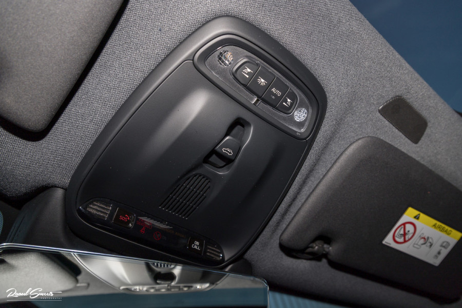 Volvo XC40 1.5 T5 Recharge R-Design | Panorama dak | Zwenkbare trekhaak | Adaptieve cruise | Blis | Harman Kardon |