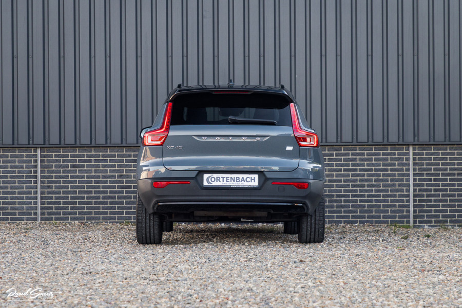 Volvo XC40 1.5 T5 Recharge R-Design | Panorama dak | Zwenkbare trekhaak | Adaptieve cruise | Blis | Harman Kardon |