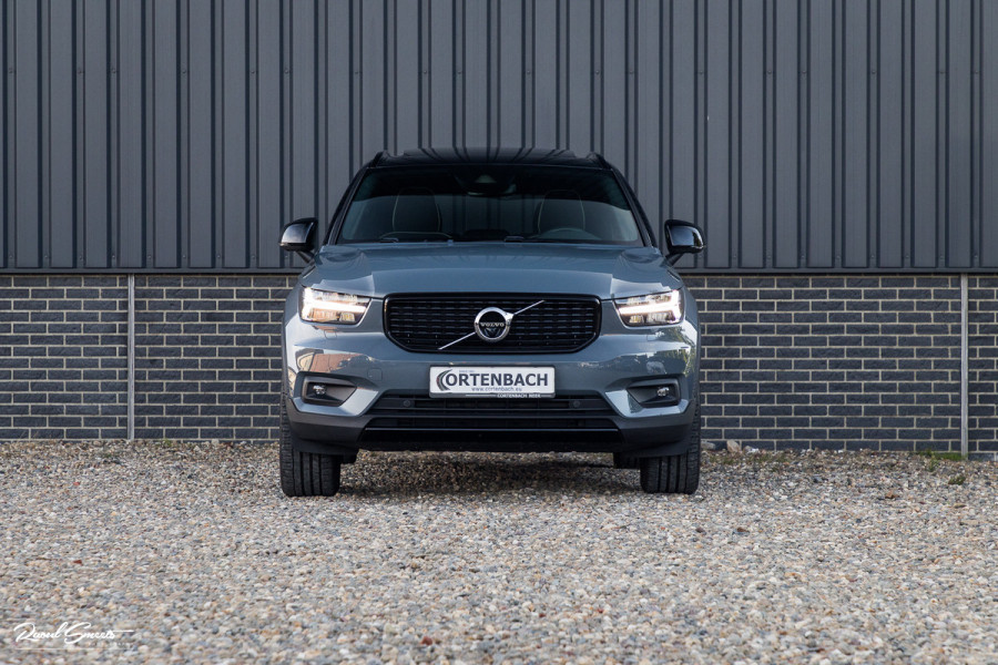 Volvo XC40 1.5 T5 Recharge R-Design | Panorama dak | Zwenkbare trekhaak | Adaptieve cruise | Blis | Harman Kardon |