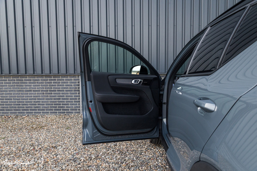 Volvo XC40 1.5 T5 Recharge R-Design | Panorama dak | Zwenkbare trekhaak | Adaptieve cruise | Blis | Harman Kardon |