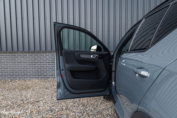 Volvo XC40 1.5 T5 Recharge R-Design | Panorama dak | Zwenkbare trekhaak | Adaptieve cruise | Blis | Harman Kardon |