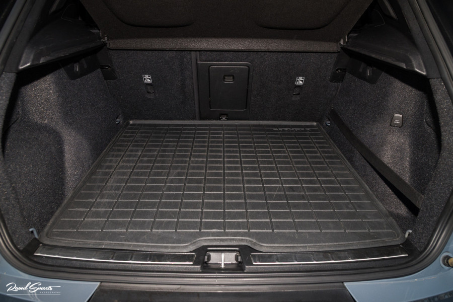 Volvo XC40 1.5 T5 Recharge R-Design | Panorama dak | Zwenkbare trekhaak | Adaptieve cruise | Blis | Harman Kardon |