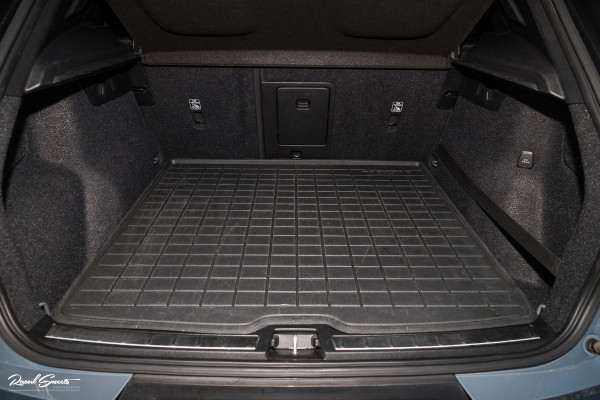 Volvo XC40 1.5 T5 Recharge R-Design | Panorama dak | Zwenkbare trekhaak | Adaptieve cruise | Blis | Harman Kardon |