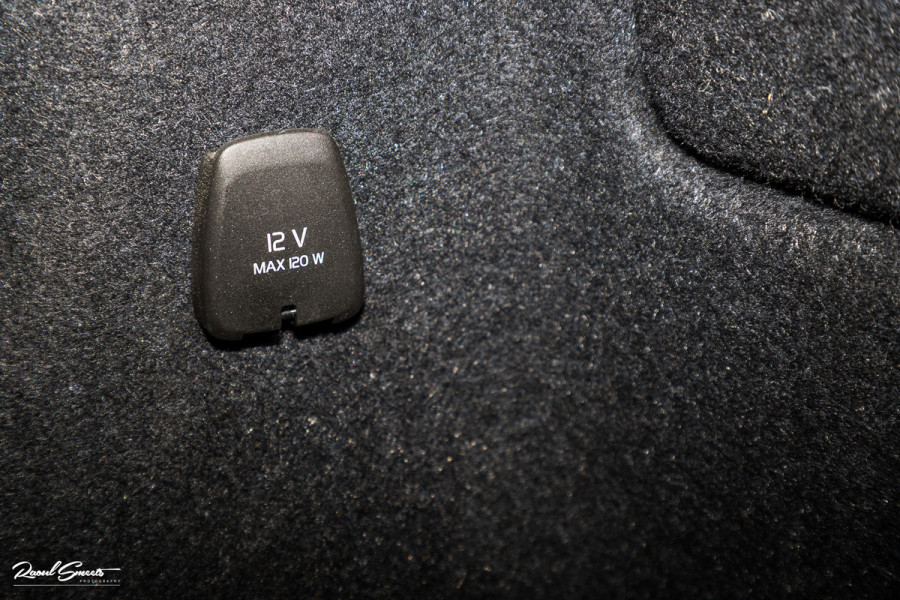Volvo XC40 1.5 T5 Recharge R-Design | Panorama dak | Zwenkbare trekhaak | Adaptieve cruise | Blis | Harman Kardon |