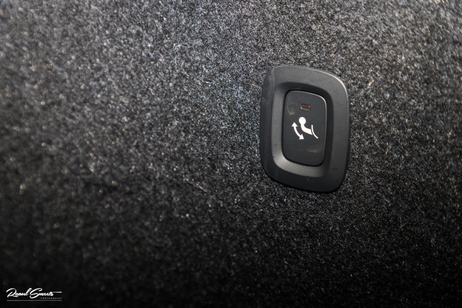 Volvo XC40 1.5 T5 Recharge R-Design | Panorama dak | Zwenkbare trekhaak | Adaptieve cruise | Blis | Harman Kardon |