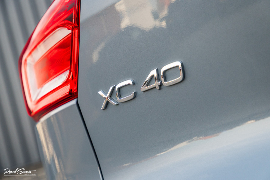 Volvo XC40 1.5 T5 Recharge R-Design | Panorama dak | Zwenkbare trekhaak | Adaptieve cruise | Blis | Harman Kardon |