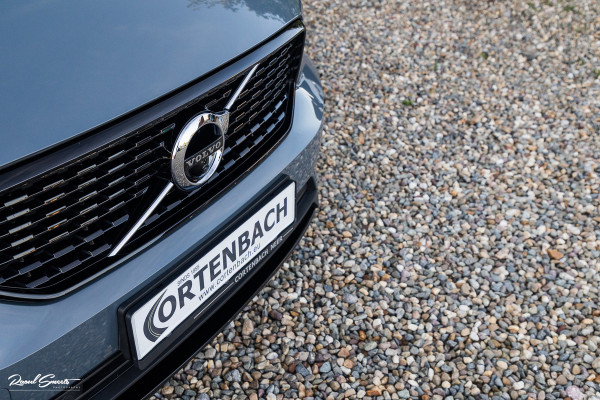 Volvo XC40 1.5 T5 Recharge R-Design | Panorama dak | Zwenkbare trekhaak | Adaptieve cruise | Blis | Harman Kardon |