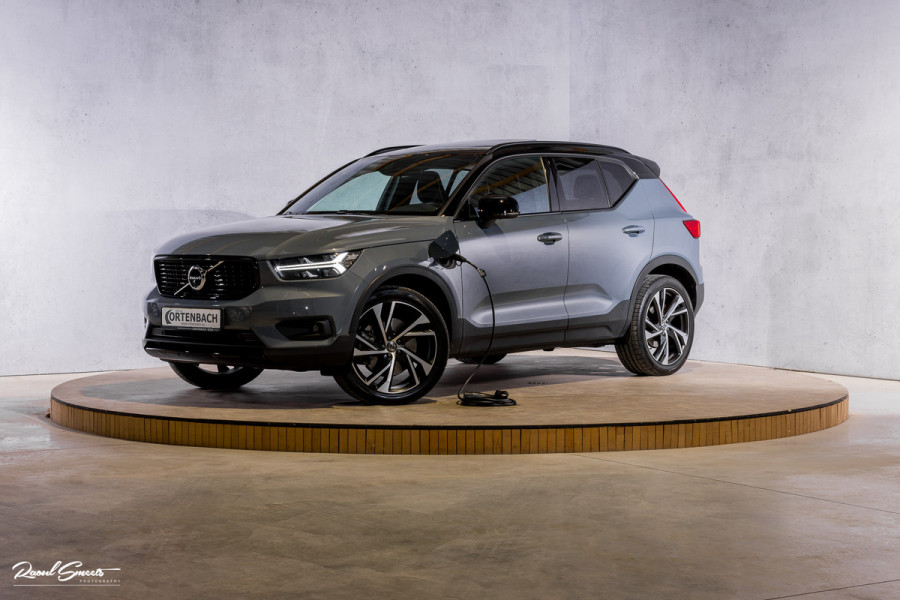Volvo XC40 1.5 T5 Recharge R-Design | Panorama dak | Zwenkbare trekhaak | Adaptieve cruise | Blis | Harman Kardon |