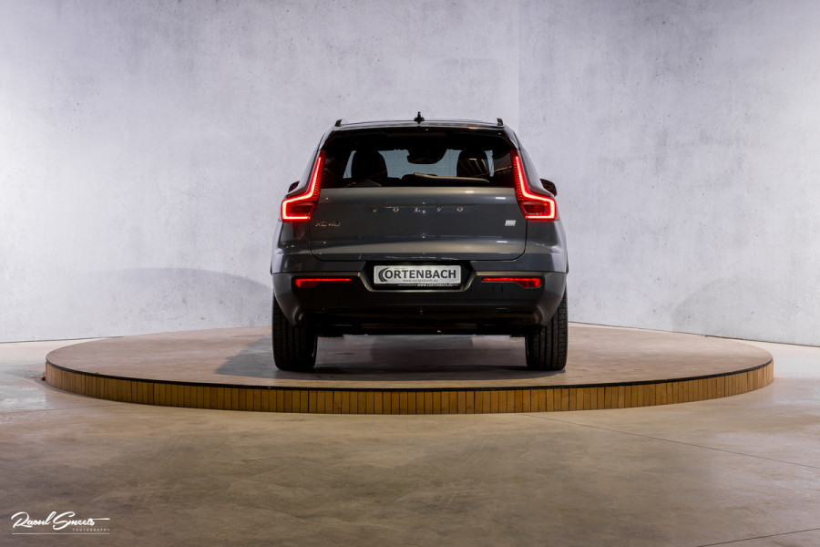 Volvo XC40 1.5 T5 Recharge R-Design | Panorama dak | Zwenkbare trekhaak | Adaptieve cruise | Blis | Harman Kardon |