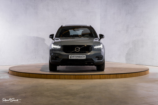 Volvo XC40 1.5 T5 Recharge R-Design | Panorama dak | Zwenkbare trekhaak | Adaptieve cruise | Blis | Harman Kardon |