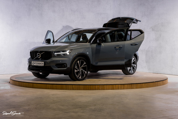 Volvo XC40 1.5 T5 Recharge R-Design | Panorama dak | Zwenkbare trekhaak | Adaptieve cruise | Blis | Harman Kardon |