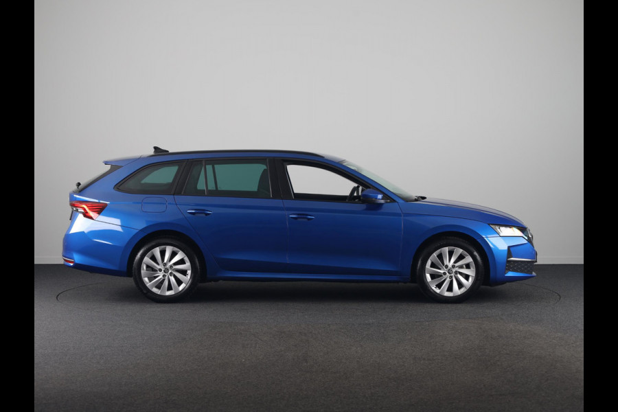 Škoda Octavia Combi FL First Edition 1.5 TSI m-HEV 85 kW / 115 pk Combi 7 versn. DSG | Advance pakket | Achteruitrij camera | All weather banden |