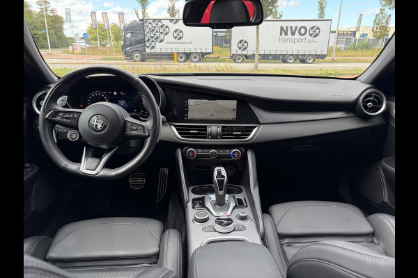 Alfa Romeo Giulia 2.0 T GME AWD Veloce | Panoramadak | 19" Velgen | Camera