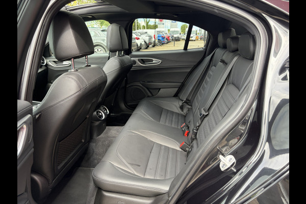Alfa Romeo Giulia 2.0 T GME AWD Veloce | Panoramadak | 19" Velgen | Camera