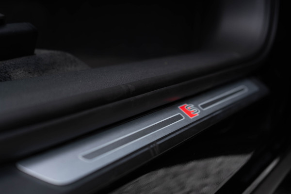 Audi e-tron S Quattro 371 kW / 360 Top View/ Softclose/ Head-up Display/ B&O/ Trekhaak/ Panoramadak/ 371kW (505 pk)