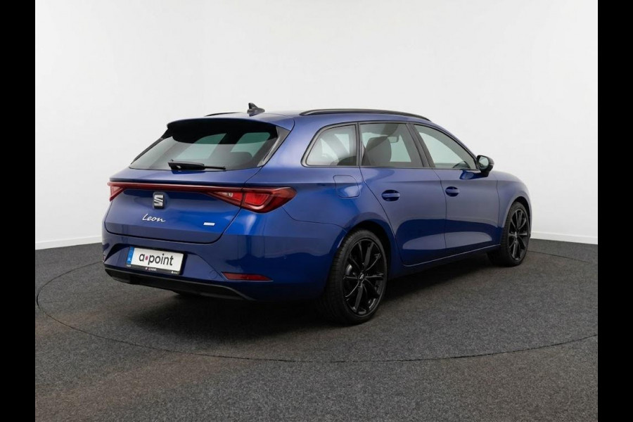 Seat Leon Sportstourer 1.4 TSI eHybrid PHEV FR 204pk | Panoramadak | Park Assist | Airco automatisch | Apple Carplay/Android Auto | cruise control, LED koplampen | Lichtmetalen velgen | Navigatiesysteem full map