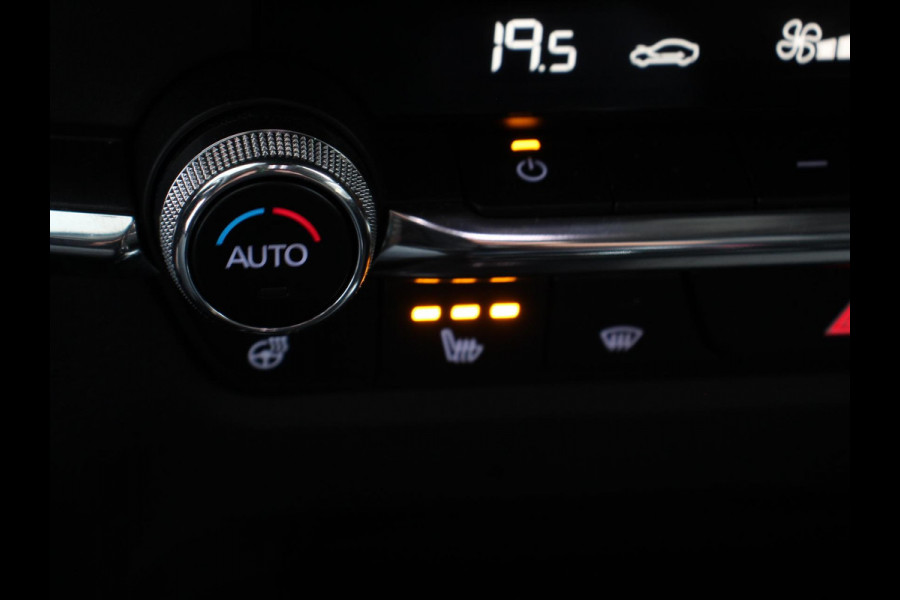 Mazda CX-30 2.0 e-SkyActiv-X 180pk M Hybrid Comfort Navigatie Climate Control Trekhaak Cruise Control Adaptive Lichtmetalen velgen Camera Parkeer sensoren Led Dab