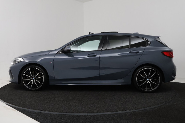 BMW 1-serie 118i Introduction Edition M Sport (PANO, M-PAKKET, CAMERA, STUURVERWARMING, SFEERVERLICHTI