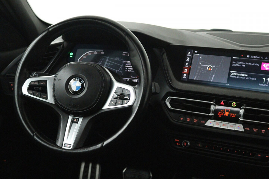 BMW 1-serie 118i Introduction Edition M Sport (PANO, M-PAKKET, CAMERA, STUURVERWARMING, SFEERVERLICHTI