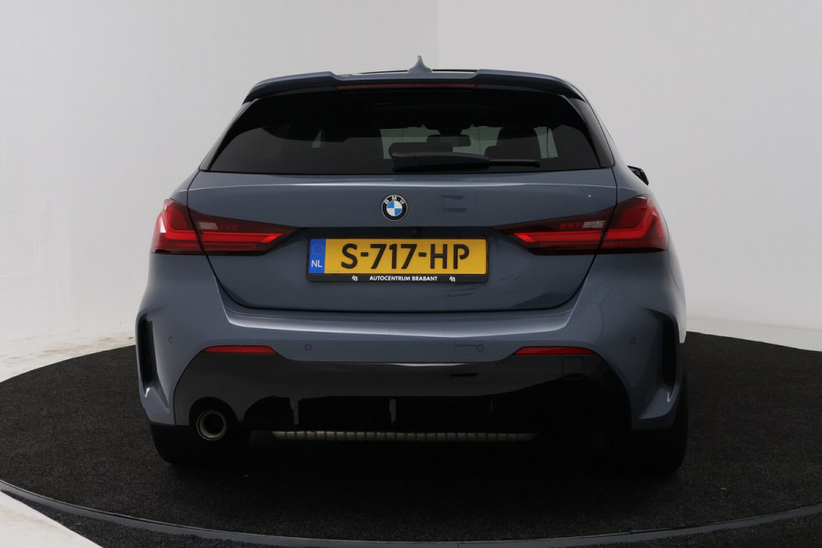 BMW 1-serie 118i Introduction Edition M Sport (PANO, M-PAKKET, CAMERA, STUURVERWARMING, SFEERVERLICHTI