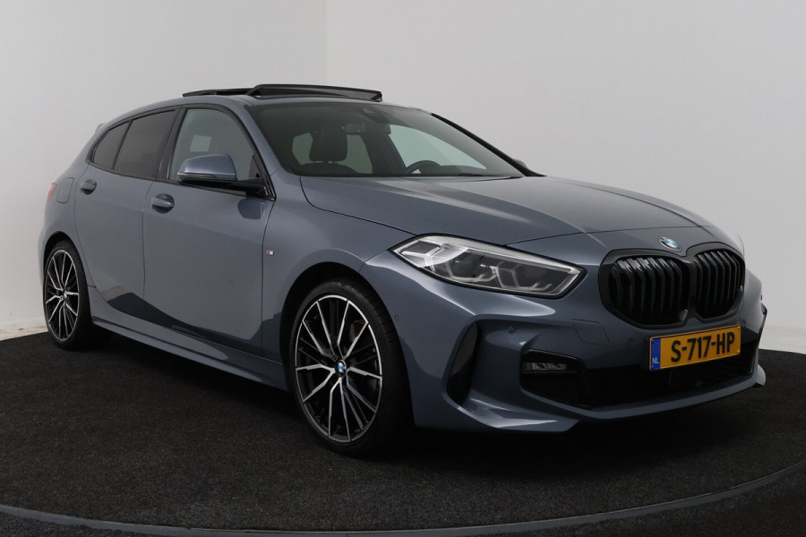BMW 1-serie 118i Introduction Edition M Sport (PANO, M-PAKKET, CAMERA, STUURVERWARMING, SFEERVERLICHTI