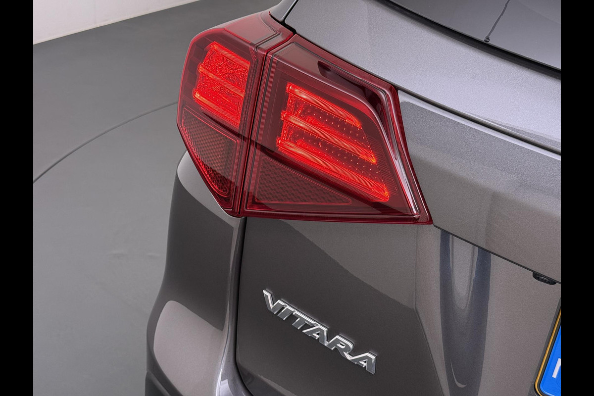 Suzuki Vitara 1.5 Hybrid Select 1E EIGENAAR | ORIGINEEL NEDERLANDSE AUTO | RESTERENDE FABRIEKSGARANTIE T/M 07-2035 | ADAPTIVE CRUISE CONTROL | STOELVERWARMING | ACHTERUITRIJCAMERA