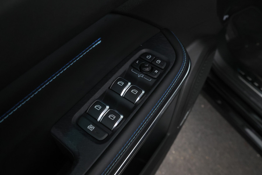 Lynk & Co 01 1.5 Full black, Panorama, Apple carplay!