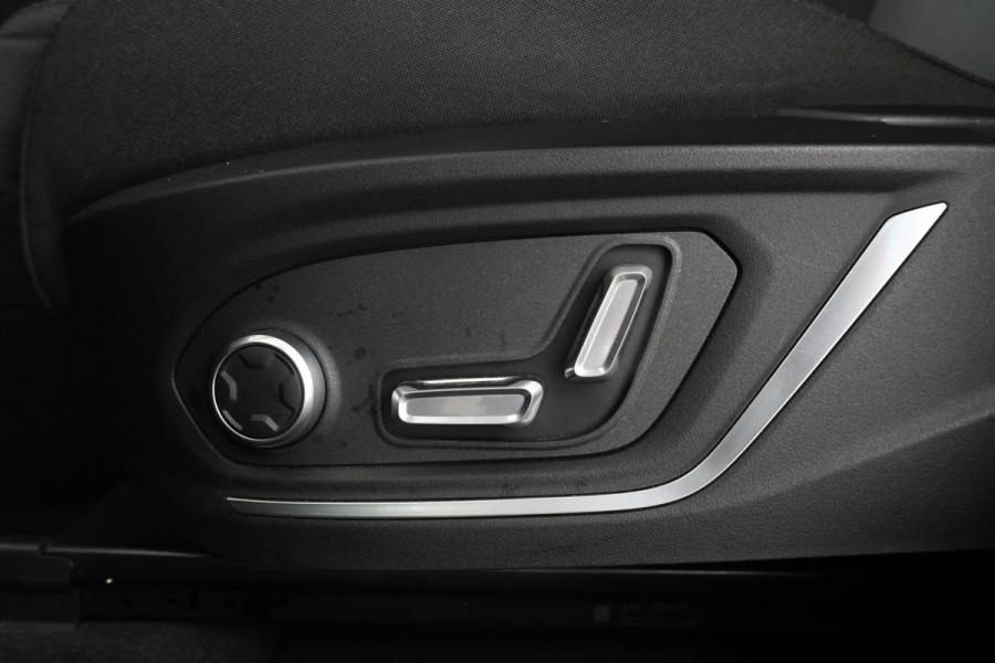 Lynk & Co 01 1.5 Full black, Panorama, Apple carplay!
