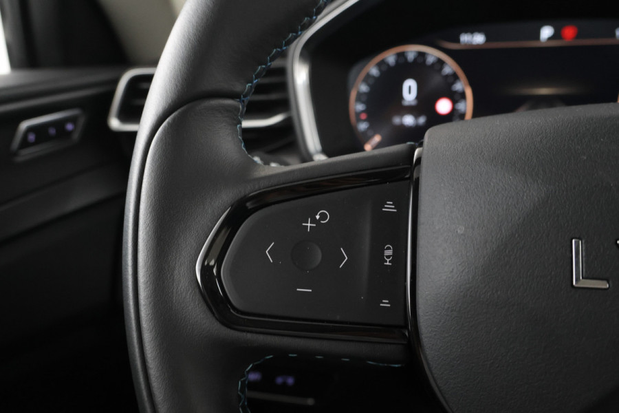 Lynk & Co 01 1.5 Full black, Panorama, Apple carplay!