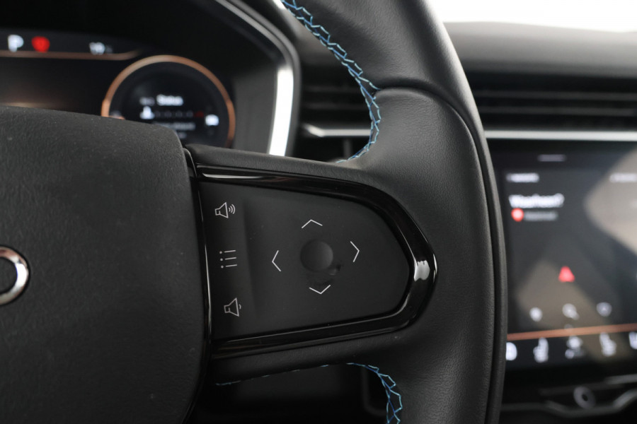 Lynk & Co 01 1.5 Full black, Panorama, Apple carplay!