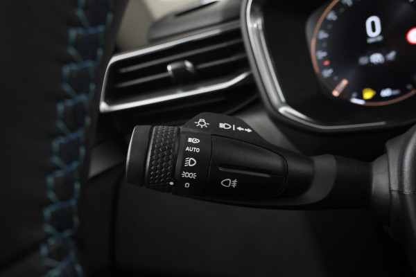 Lynk & Co 01 1.5 Full black, Panorama, Apple carplay!