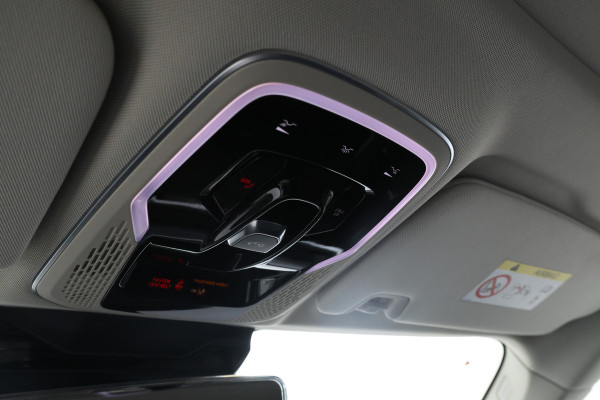 Lynk & Co 01 1.5 Full black, Panorama, Apple carplay!