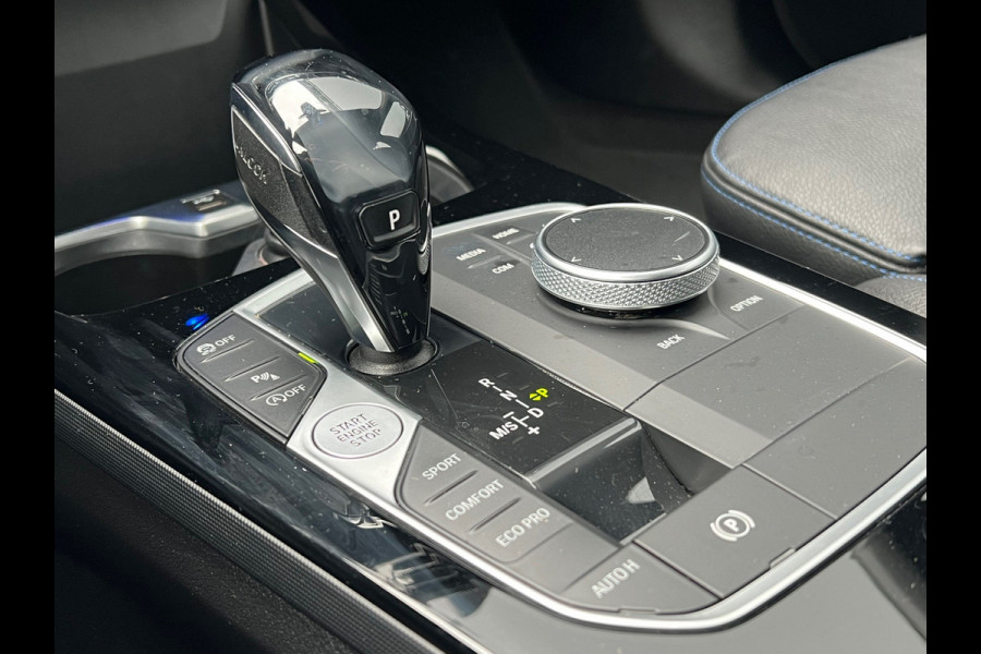 BMW 1-serie BWJ 2021 | 118i 136PK High Ex. AUTOMAAT | LEER | M-PAKKET | CLIMA | NAVI | SPORTSTOELEN | 18'' LMV | STOELVERW | CARPLAY |