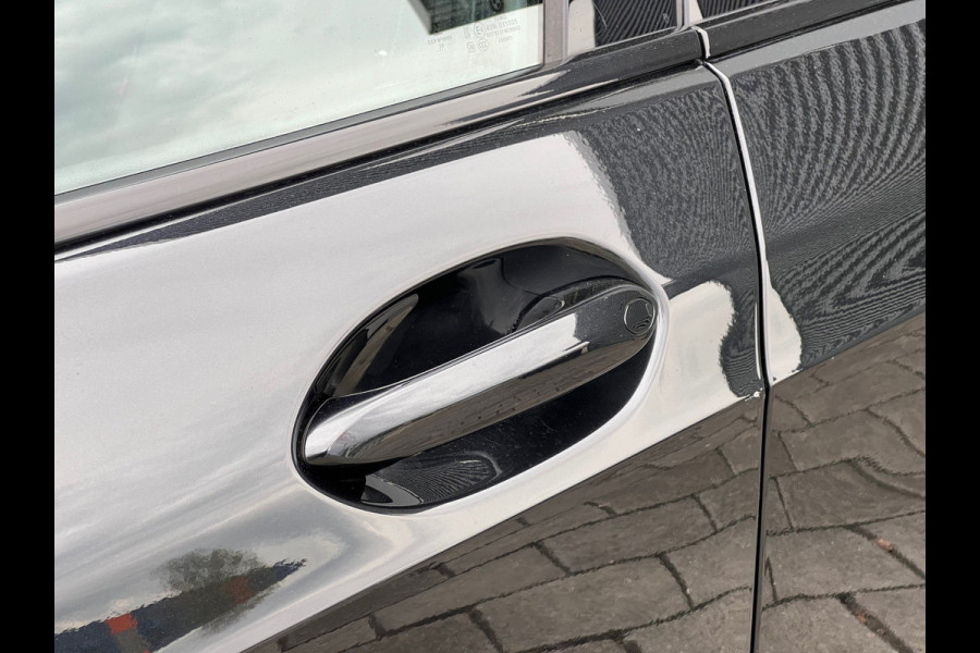 BMW 1-serie BWJ 2021 | 118i 136PK High Ex. AUTOMAAT | LEER | M-PAKKET | CLIMA | NAVI | SPORTSTOELEN | 18'' LMV | STOELVERW | CARPLAY |